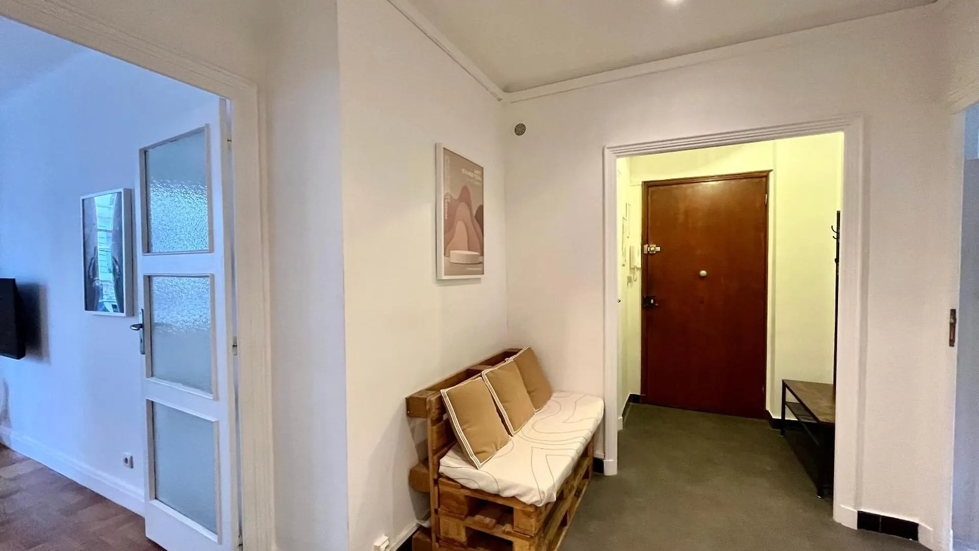 Suite Corneille Lyon 0*,